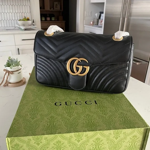 GG Marmont medium shoulder bag